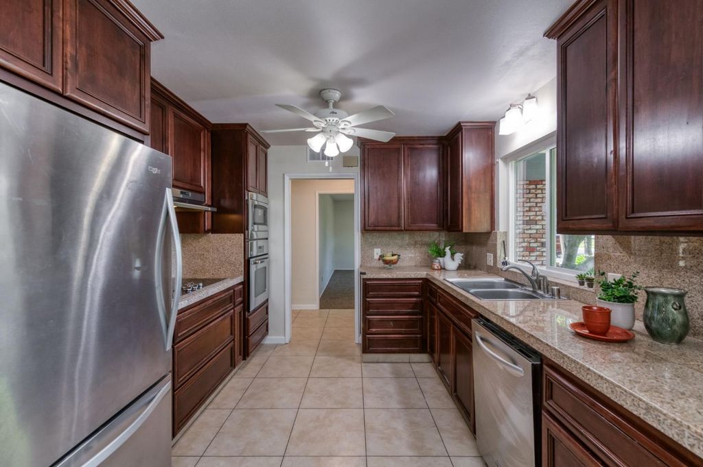 Image 10 of property listing at 1231 W Fremont Avenue, Fresno, CA 93711