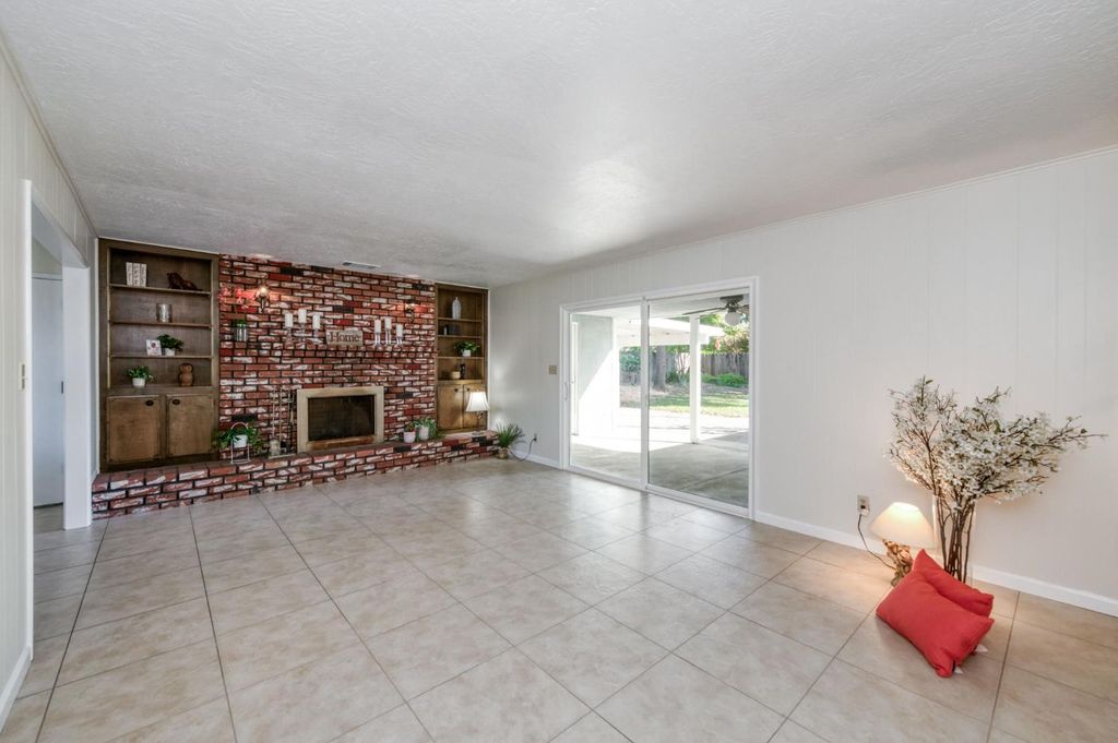 Image 14 of property listing at 1231 W Fremont Avenue, Fresno, CA 93711