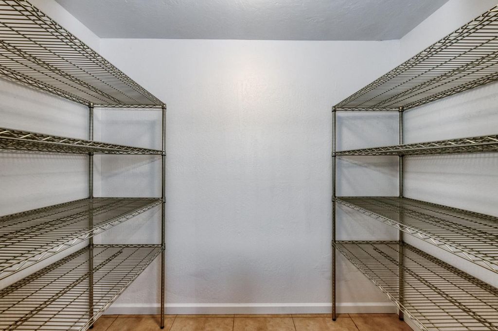 Image 16 of property listing at 1231 W Fremont Avenue, Fresno, CA 93711