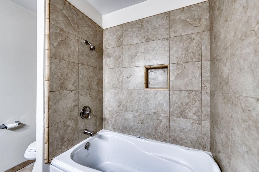 Image 18 of property listing at 1231 W Fremont Avenue, Fresno, CA 93711