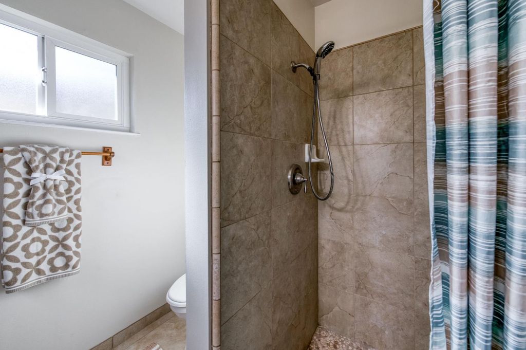 Image 26 of property listing at 1231 W Fremont Avenue, Fresno, CA 93711