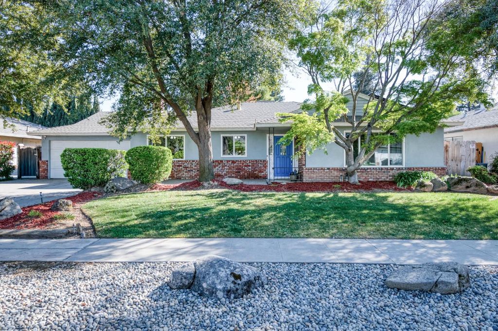 Image 3 of property listing at 1231 W Fremont Avenue, Fresno, CA 93711