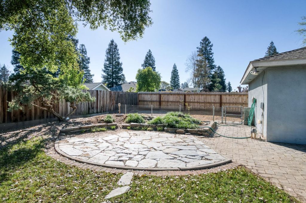 Image 34 of property listing at 1231 W Fremont Avenue, Fresno, CA 93711