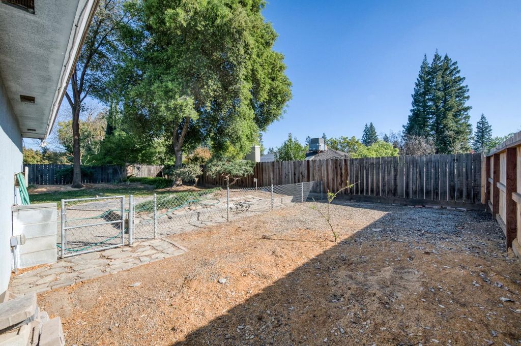 Image 35 of property listing at 1231 W Fremont Avenue, Fresno, CA 93711