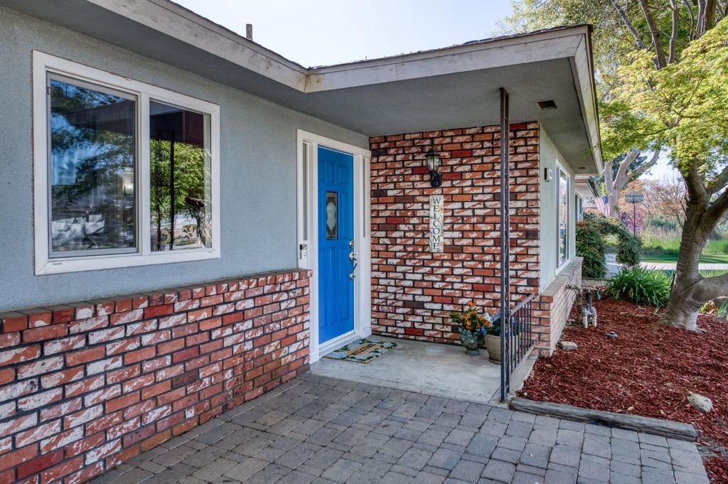 Image 4 of property listing at 1231 W Fremont Avenue, Fresno, CA 93711
