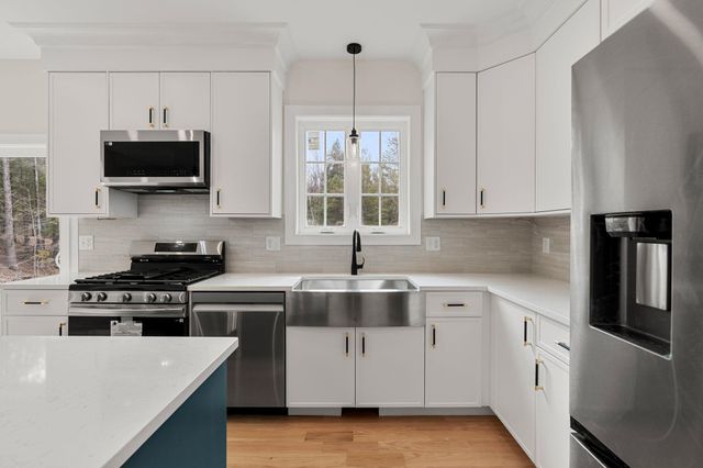 10 Blaisdell Court, Raymond, NH 03077