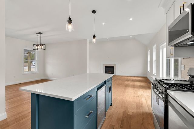 10 Blaisdell Court, Raymond, NH 03077