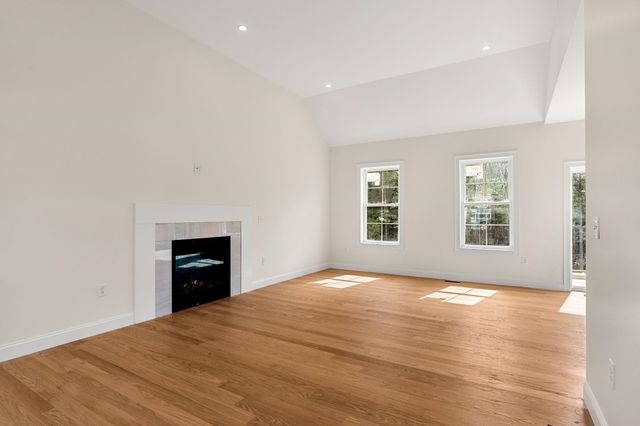 10 Blaisdell Court, Raymond, NH 03077
