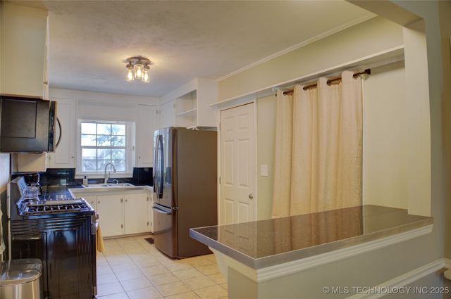 2328 S Delaware Court, Tulsa, OK 74114