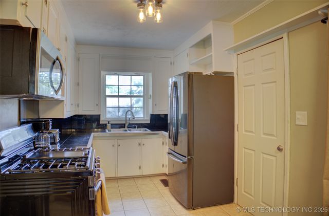 2328 S Delaware Court, Tulsa, OK 74114