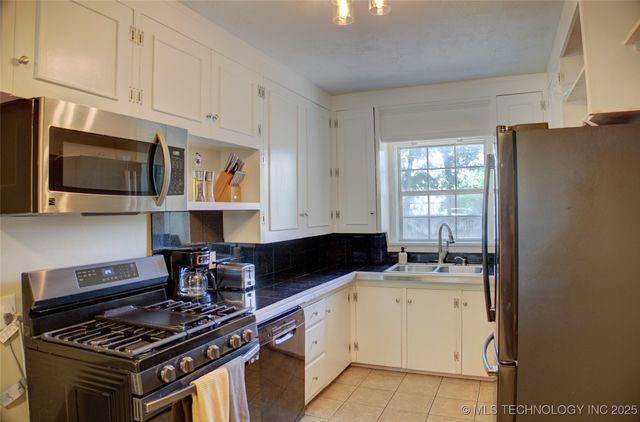 2328 S Delaware Court, Tulsa, OK 74114