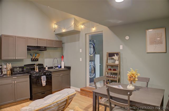 2328 S Delaware Court, Tulsa, OK 74114