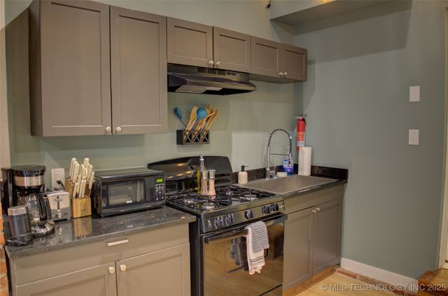 2328 S Delaware Court, Tulsa, OK 74114