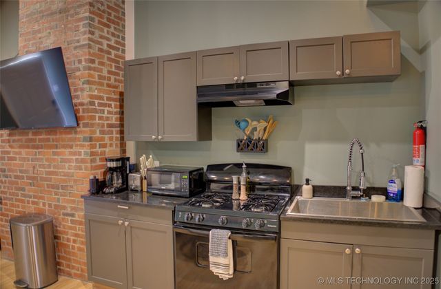 2328 S Delaware Court, Tulsa, OK 74114