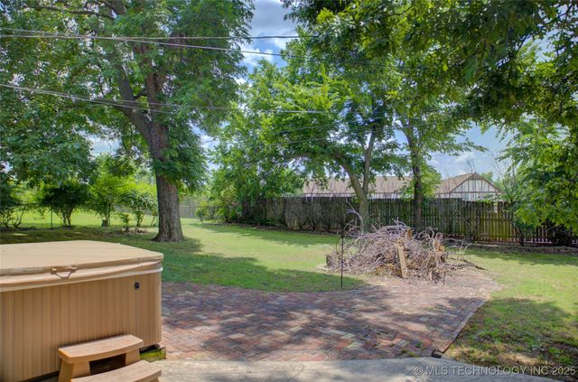 2328 S Delaware Court, Tulsa, OK 74114