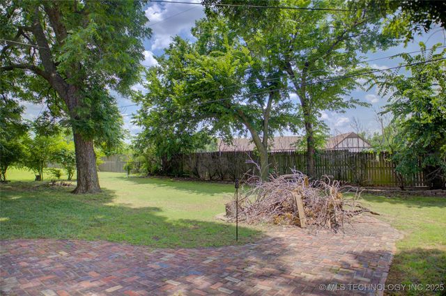 2328 S Delaware Court, Tulsa, OK 74114