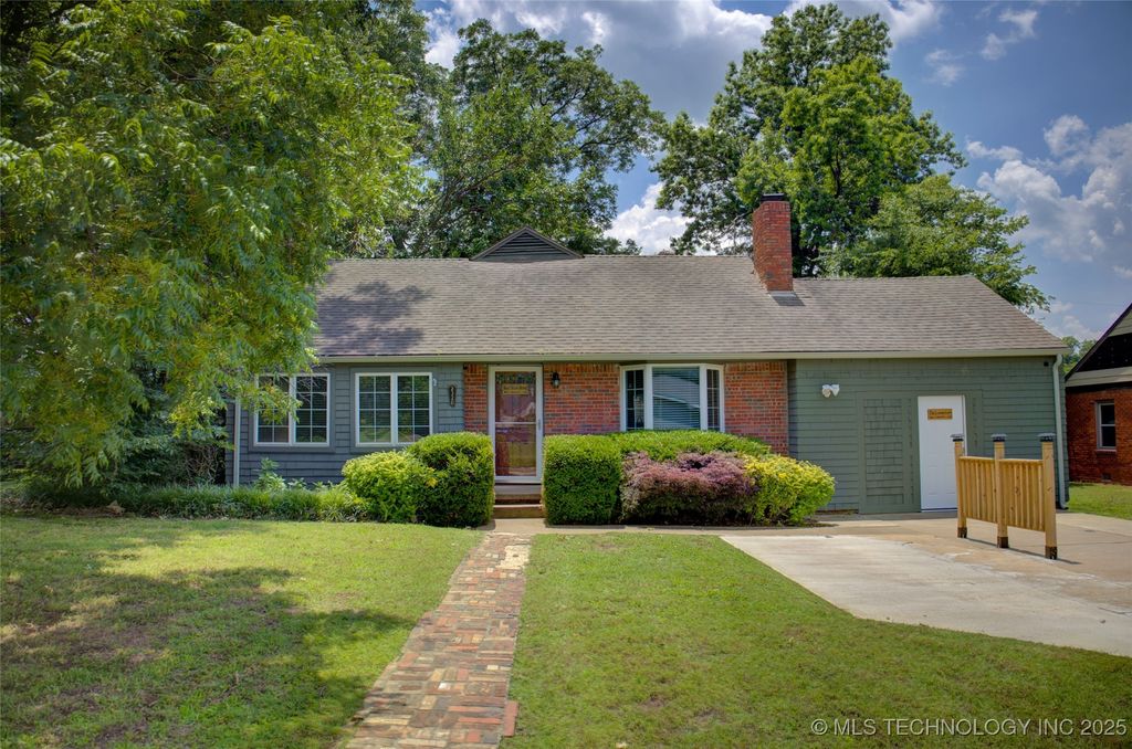 2328 S Delaware Court, Tulsa, OK 74114