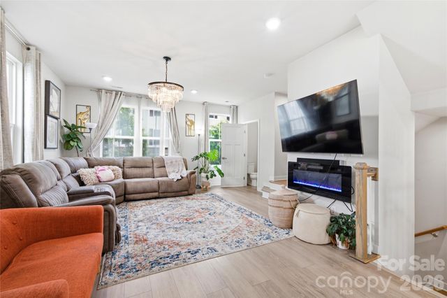 9116 Mallard Mills Drive, Charlotte, NC 28262