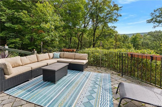 13 Kings Point Lane, Washingtonville, NY 10992