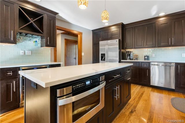 13 Kings Point Lane, Washingtonville, NY 10992