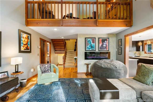 13 Kings Point Lane, Washingtonville, NY 10992