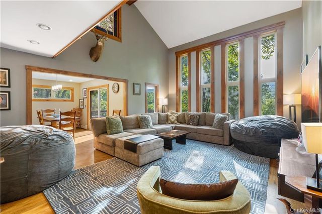 13 Kings Point Lane, Washingtonville, NY 10992