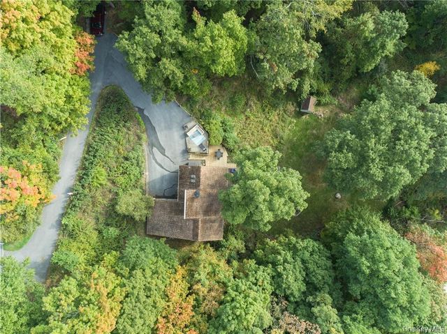 13 Kings Point Lane, Washingtonville, NY 10992
