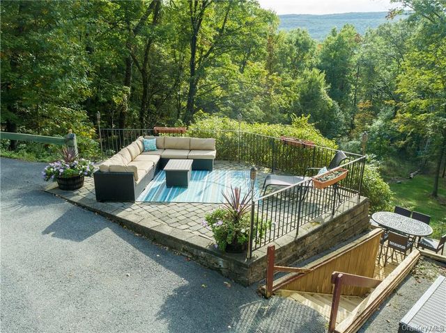 13 Kings Point Lane, Washingtonville, NY 10992