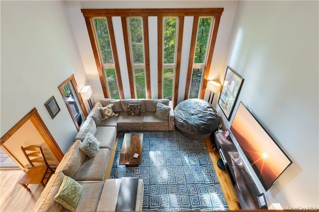 13 Kings Point Lane, Washingtonville, NY 10992