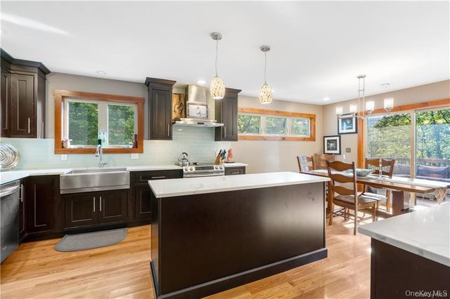 13 Kings Point Lane, Washingtonville, NY 10992