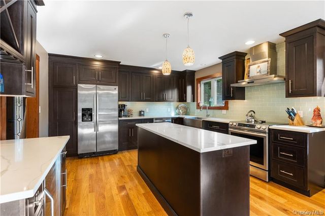 13 Kings Point Lane, Washingtonville, NY 10992