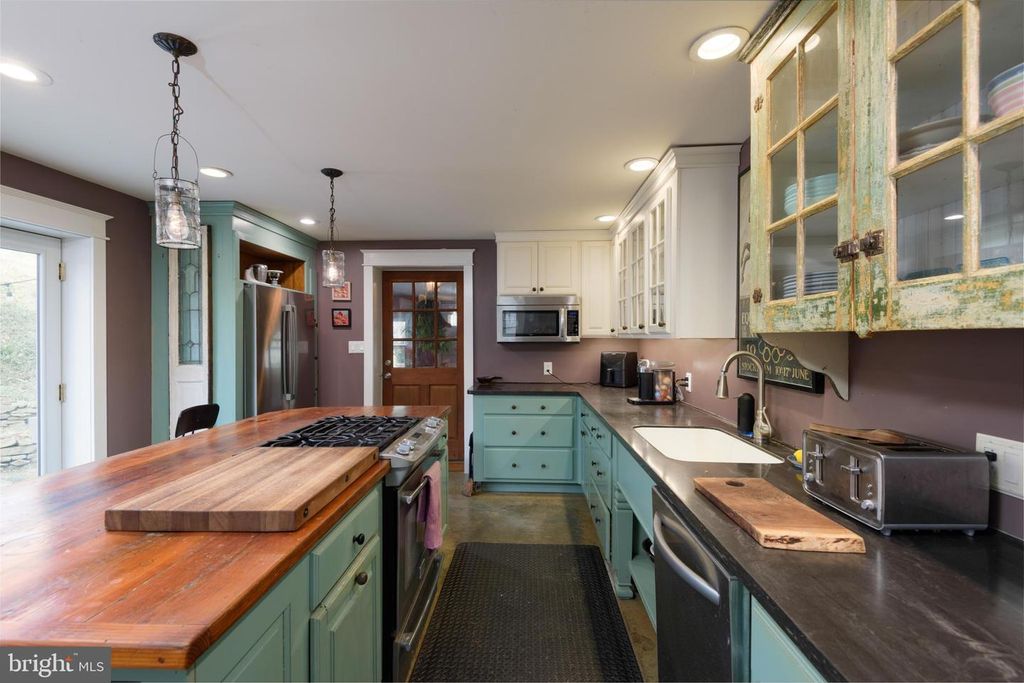 Image 3 of property listing at 7 ELK VALLEY, Elkton, MD 21921