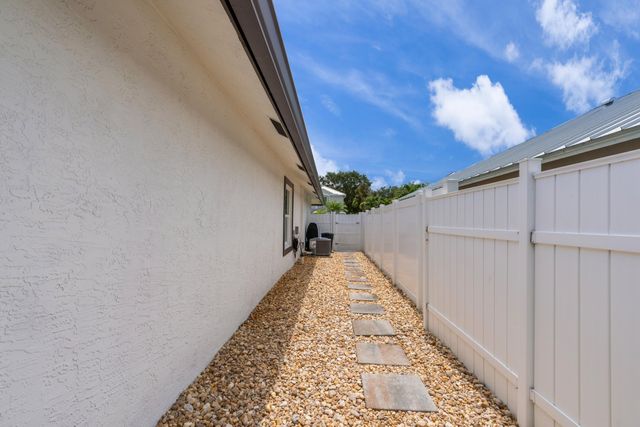 145 Pennock Landing Circle, Jupiter, FL 33458