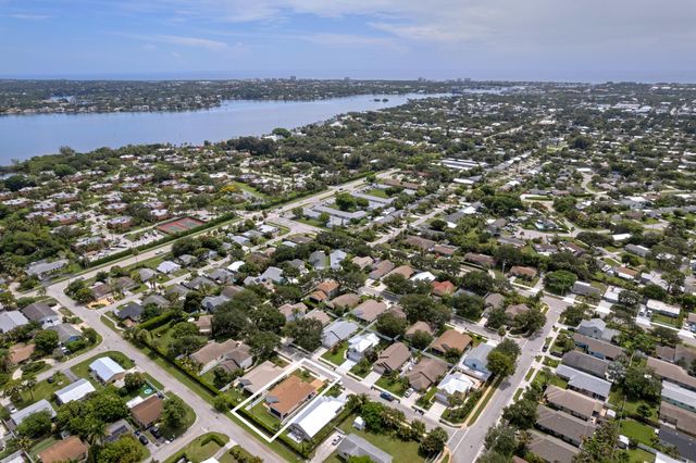 145 Pennock Landing Circle, Jupiter, FL 33458