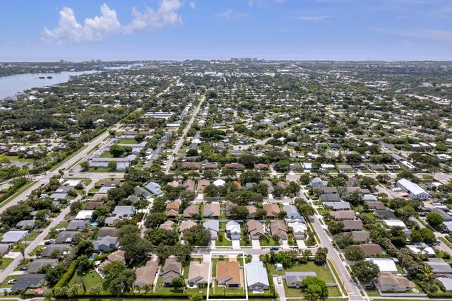 145 Pennock Landing Circle, Jupiter, FL 33458