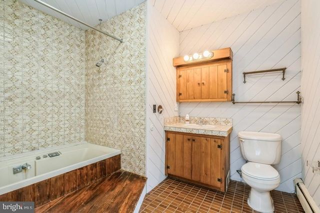 16 RAILROAD PL, Pennington, NJ 08534