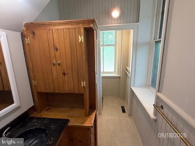 16 RAILROAD PL, Pennington, NJ 08534