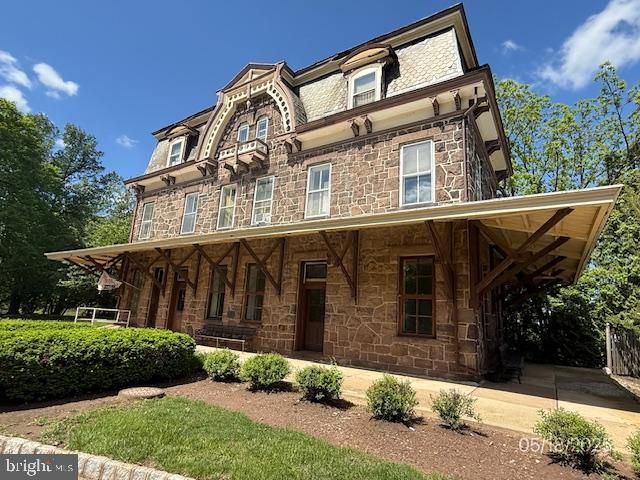 16 RAILROAD PL, Pennington, NJ 08534