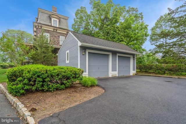 16 RAILROAD PL, Pennington, NJ 08534