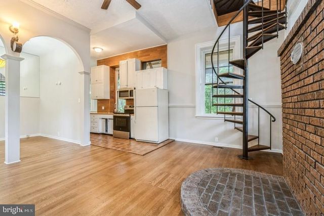 16 RAILROAD PL, Pennington, NJ 08534