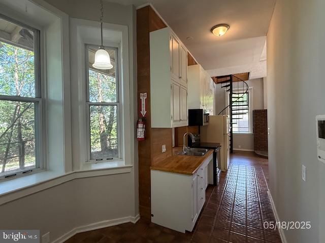 16 RAILROAD PL, Pennington, NJ 08534
