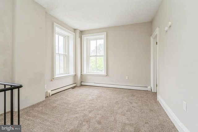 16 RAILROAD PL, Pennington, NJ 08534