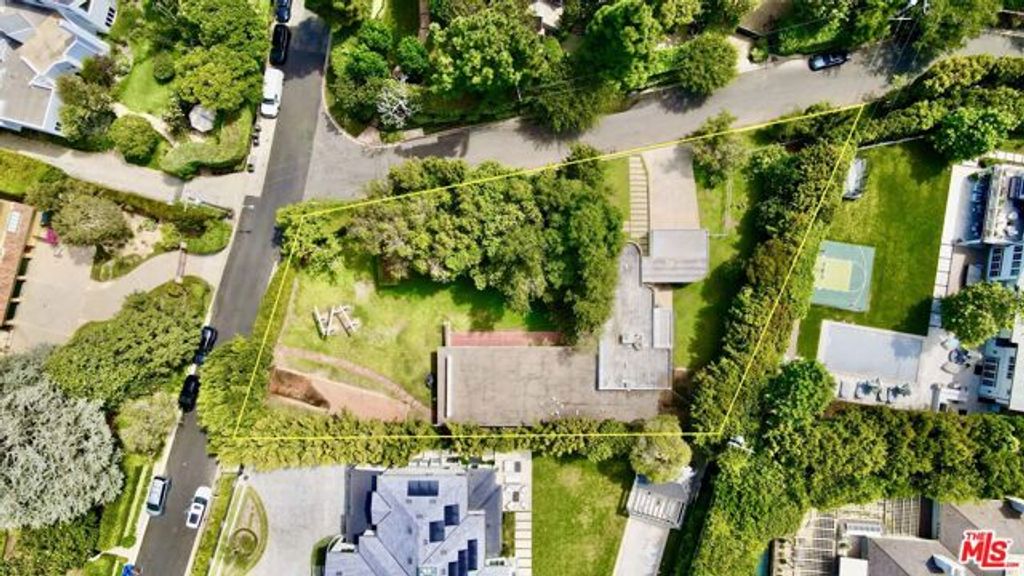 401 N Cliffwood Avenue, Los Angeles, CA 90049