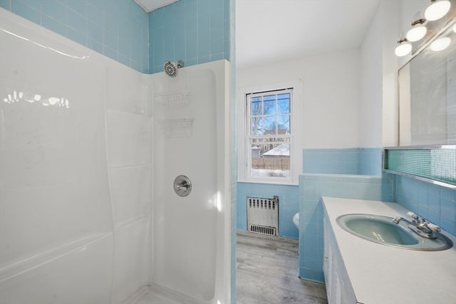 785 Dickinson St, Springfield, MA 01108