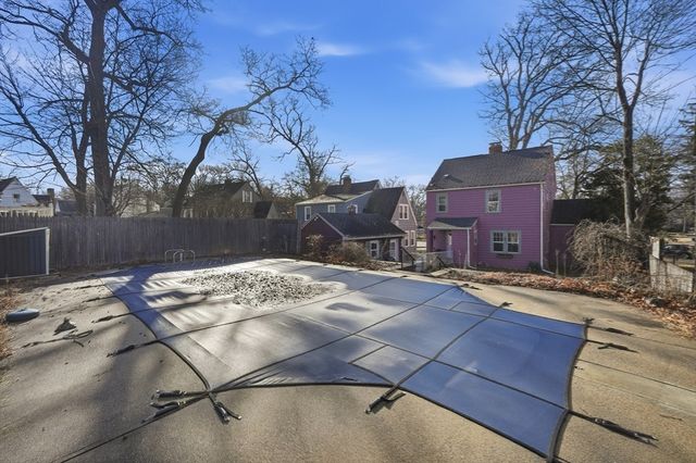 785 Dickinson St, Springfield, MA 01108