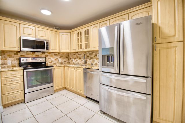 100 Bayview Drive 618, Sunny Isles Beach, FL 33160