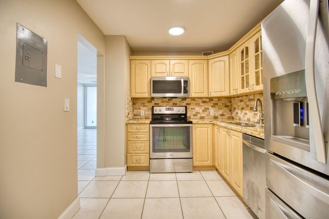 100 Bayview Drive 618, Sunny Isles Beach, FL 33160