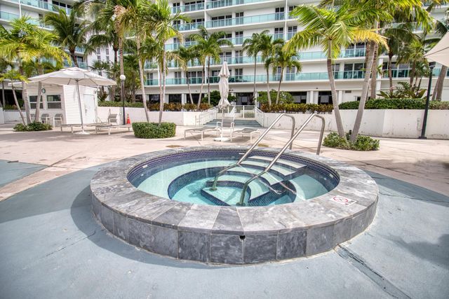 100 Bayview Drive 618, Sunny Isles Beach, FL 33160