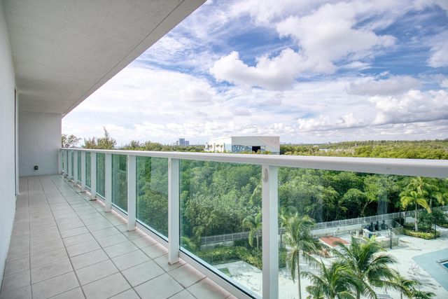 100 Bayview Drive 618, Sunny Isles Beach, FL 33160