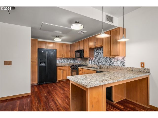 2350 Nw SAVIER St 328, Portland, OR 97210